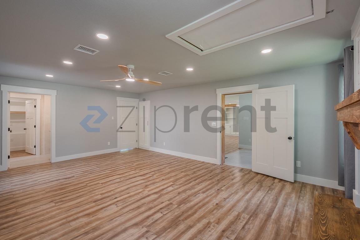 Building Photo - Unit