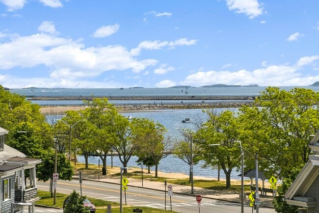 Building Photo - 224 M St