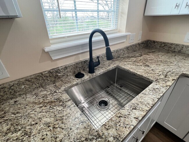 Building Photo - Stunning, Modern 4-Bed / 2.5-Bath Home for Rent – Less Than 20 Minutes to Downtown!