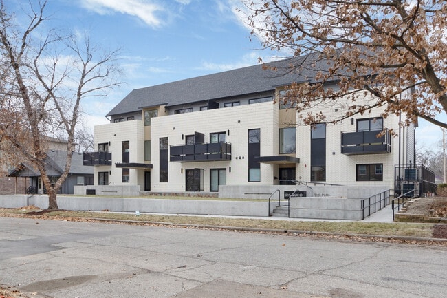 Building Photo - 815 Moro St