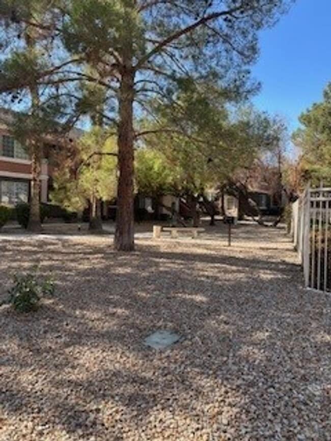 Building Photo - Two Bedroom  - Two Bathroom with attached Garage Ready For Move In