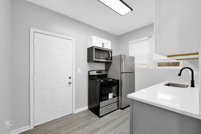 Building Photo - South Shore Apartments