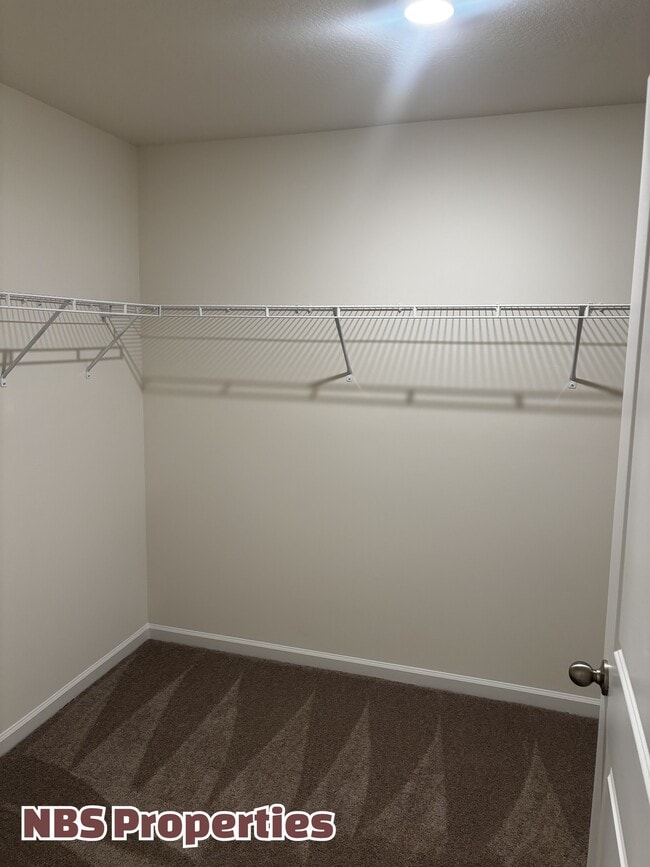 Building Photo - 935 Utopia Ln