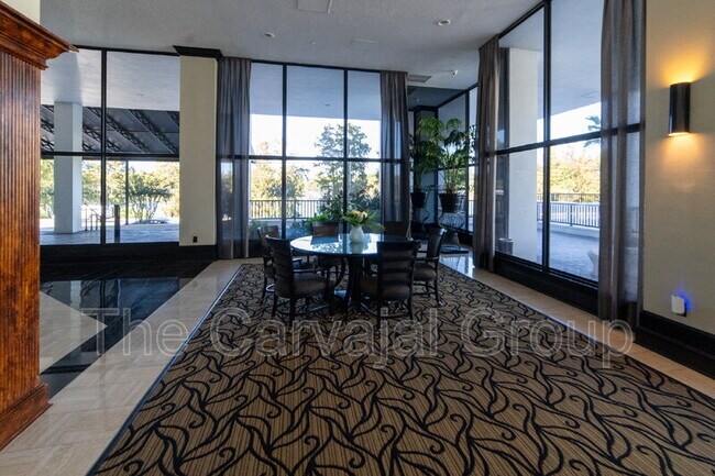 Building Photo - 400 E Colonial Dr