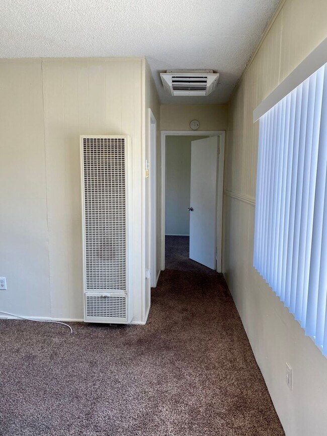 Building Photo - J &amp; R Properties-4th Street