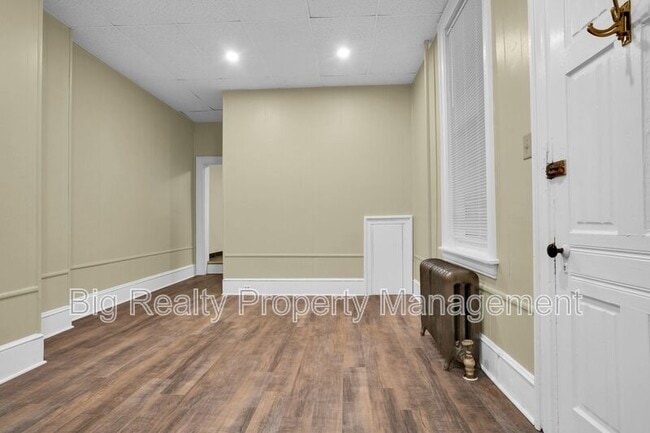 Building Photo - 72 N Main St