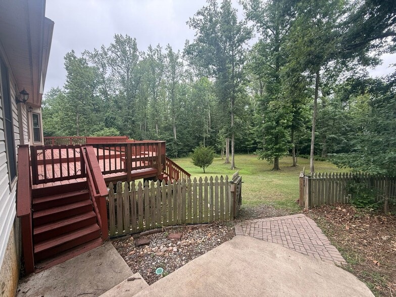 Building Photo - 127 Pilgrim Cove