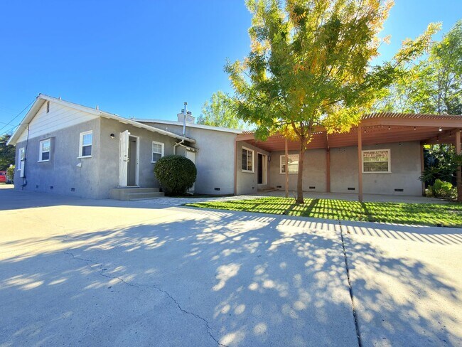 Building Photo - 8821 Aqueduct Ave