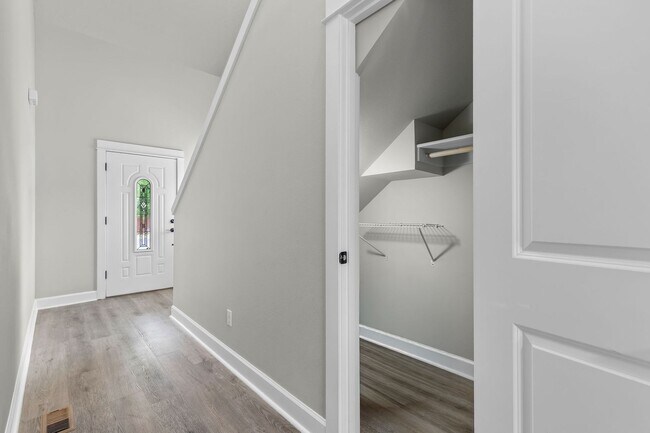 Building Photo - Beautiful SE Bend Home | Spacious Floorplan | Fenced Backyard | Near Parks & Trails