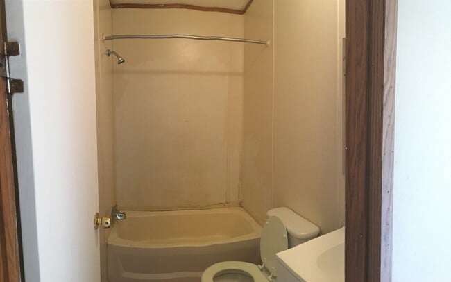 Building Photo - Newly remodeled 3 BDR / 2 BA Home
