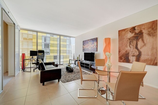 Building Photo - Veer Towers 2010E- Stunning Strip/City Views from this 1bd/1ba, Fully Furnished Residence