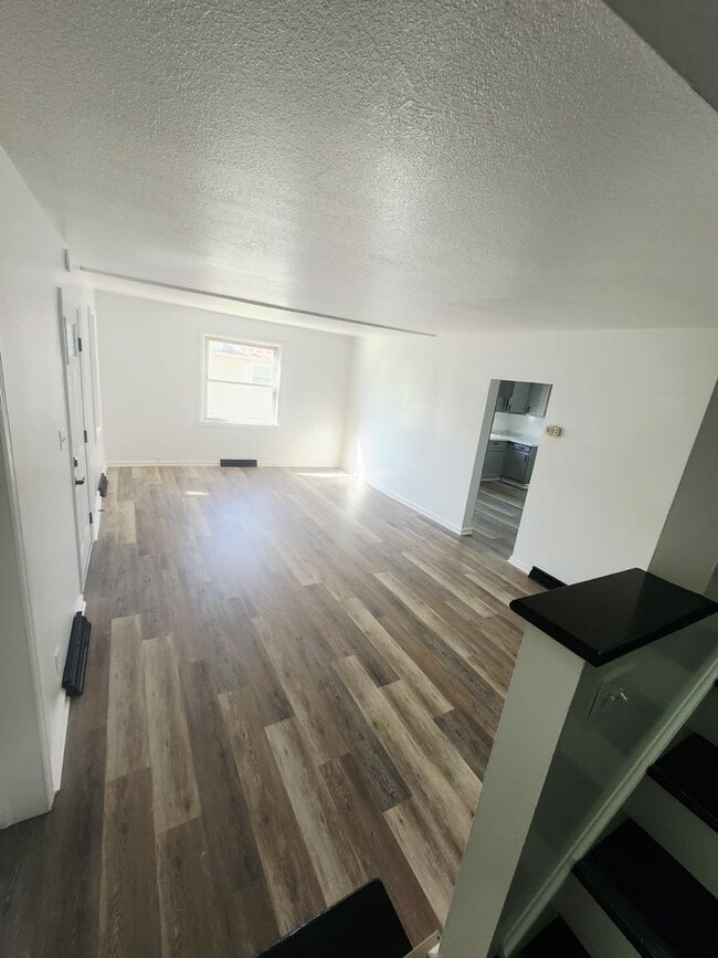 Building Photo - 564 Haller St