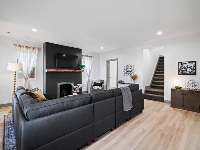 Building Photo - 432 N Firestone Blvd