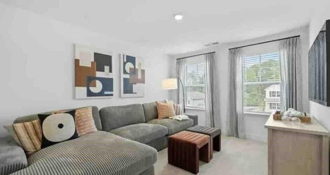 Building Photo - 372 Red Dragon Dr