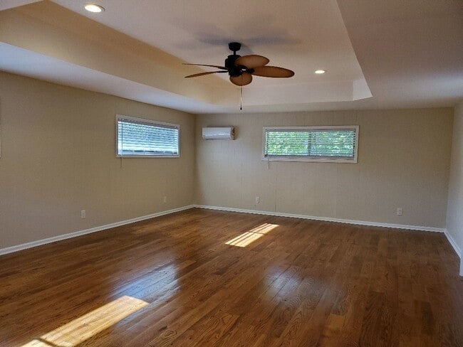 Building Photo - Newly Remodeled Mid Century Style Home!!