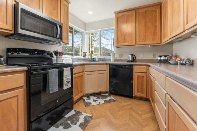 Building Photo - 255 Foots Creek Rd