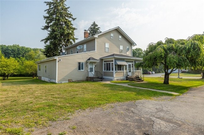 Building Photo - 757 Holt Rd