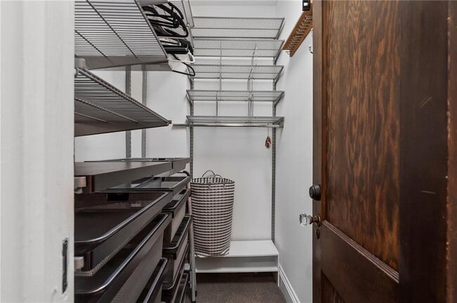 Building Photo - 663 Yorkshire Rd NE