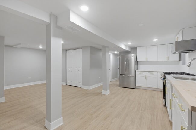 Building Photo - 3716 N Racine Ave