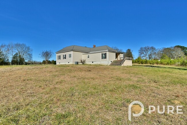 Building Photo - 5674 Duncan Rd