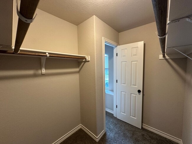 Building Photo - Town home for rent