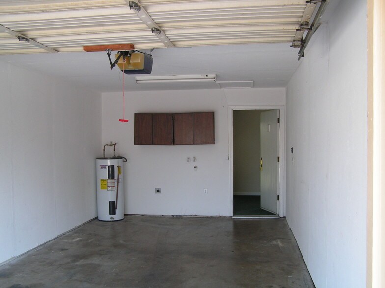 Building Photo - 2732 Wilson Ave