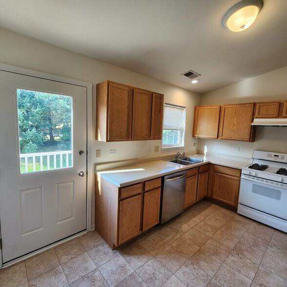 Building Photo - 12303 Hansen Dr