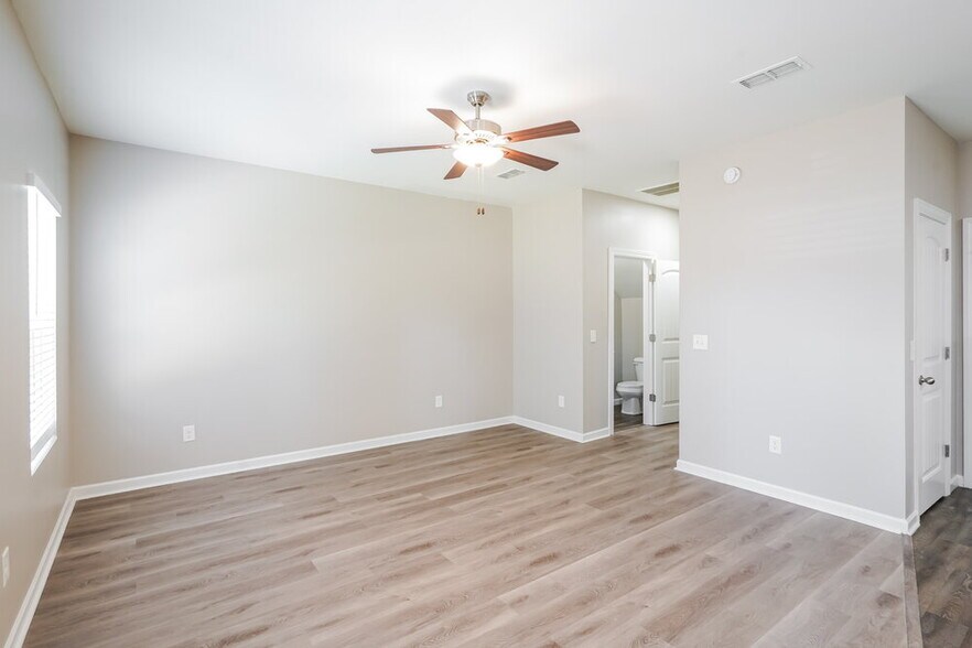 Building Photo - 1327 Rutherford St