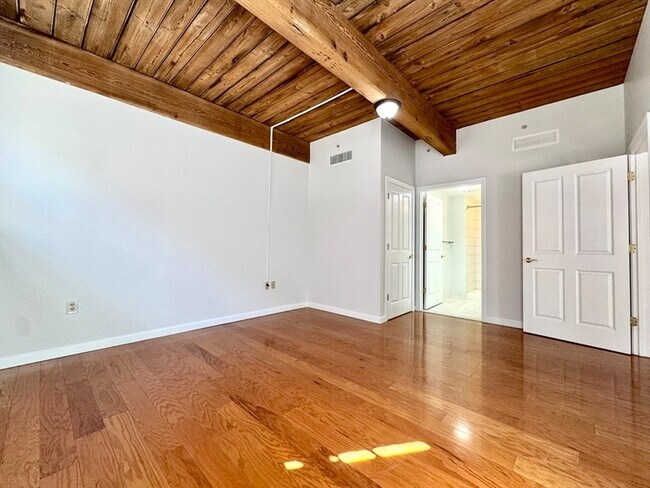 Building Photo - 4 Bishop St