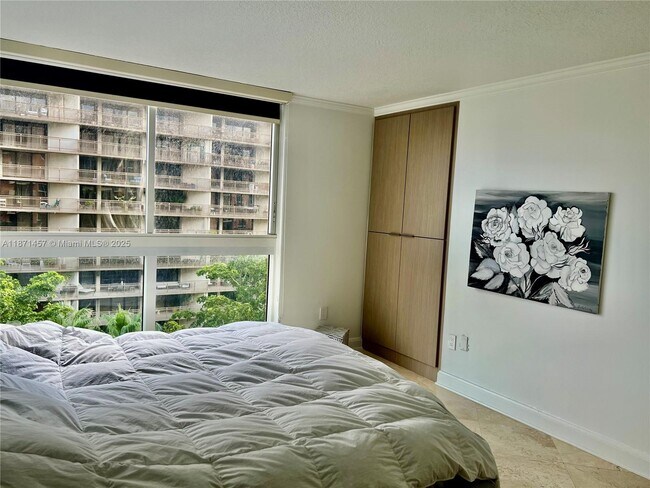 Building Photo - 2951 S Bayshore Dr
