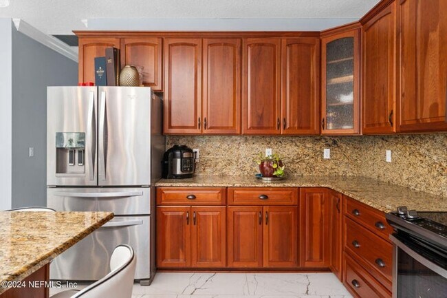 Building Photo - Fully Furnished Home