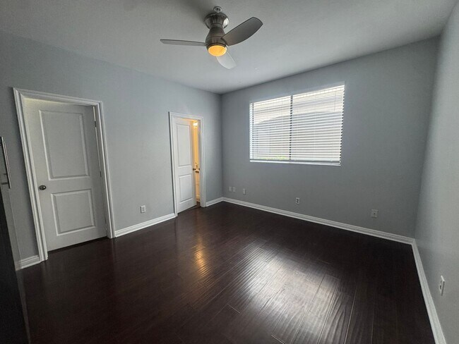 Building Photo - Renovated 1BR in Long Beach – New Appliances, Big Balcony, Steps from Downtown