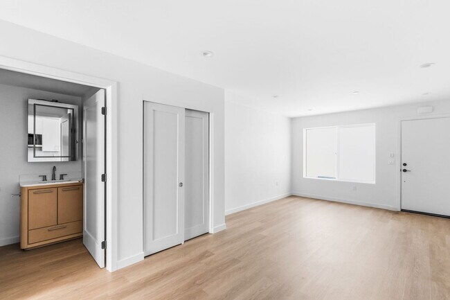 Building Photo - 6638 Valjean Ct