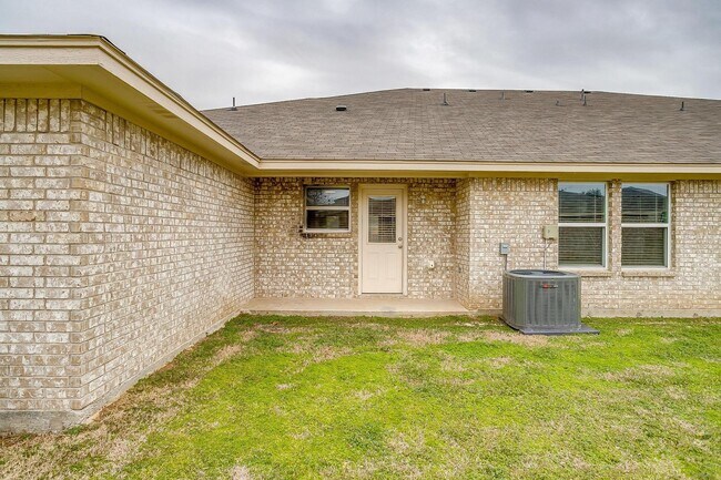 Building Photo - ASK ABOUT OUR SPECIAL - HALF OFF FIRST TWO MONTHS