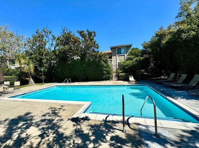Building Photo - Charming 2-Bedroom Villa in the Heart of C...