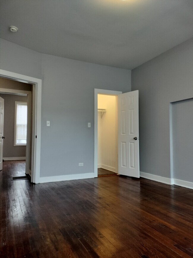 Building Photo - 1415 W 66th St