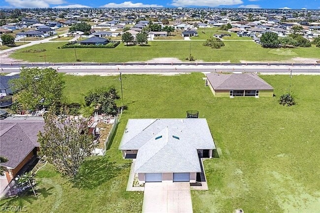 Building Photo - 2130 NE 8th Pl