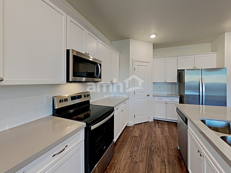 Building Photo - 6035 Schmidt St