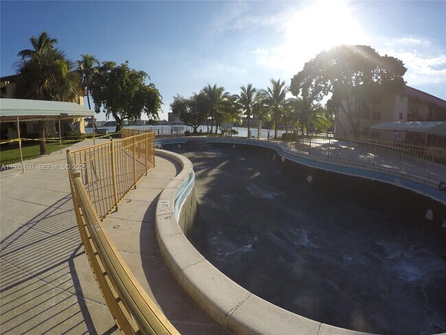 Building Photo - 1450 NE 191st St