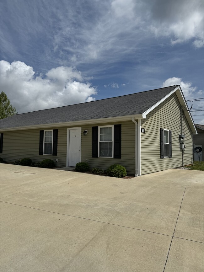 Building Photo - 139 School Side Dr