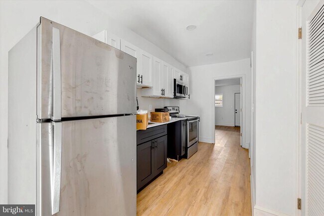 Building Photo - 2046 S Norwood St