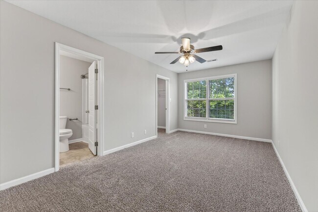 Building Photo - The Stowe Court Dog Friendly Condo for rent!