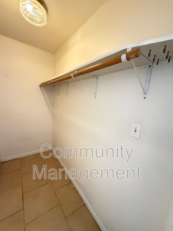 Building Photo - 18819 Greenwell Springs Rd