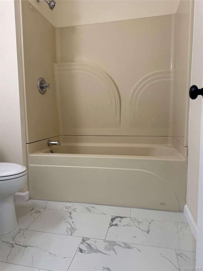 Building Photo - 167 Main St