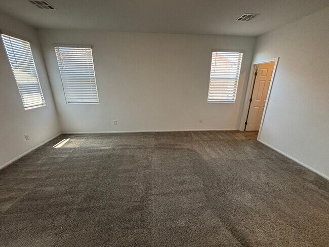 Building Photo - Charming 3-Bedroom Home with Spacious Back...