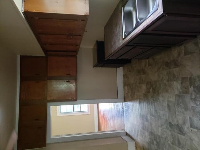 Building Photo - 319 E Nelson St