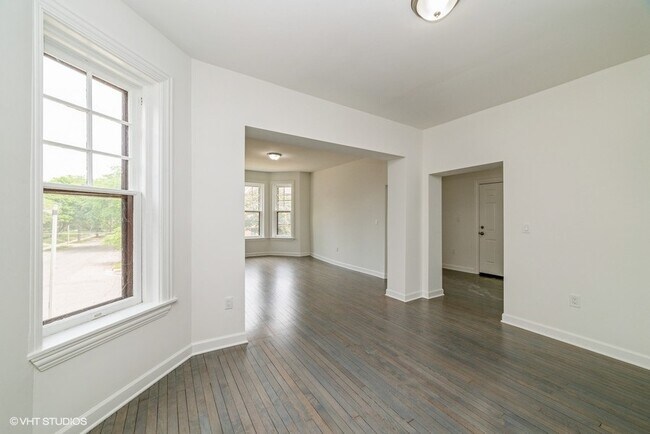 Building Photo - 2803 E Belleview Pl