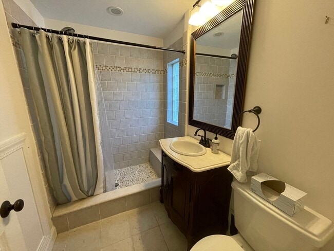 Building Photo - 10 Symmes St