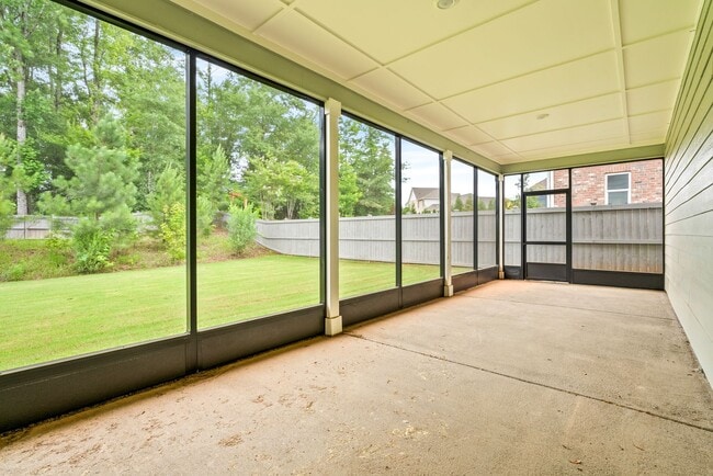 Building Photo - 826 Clear Spring Dr