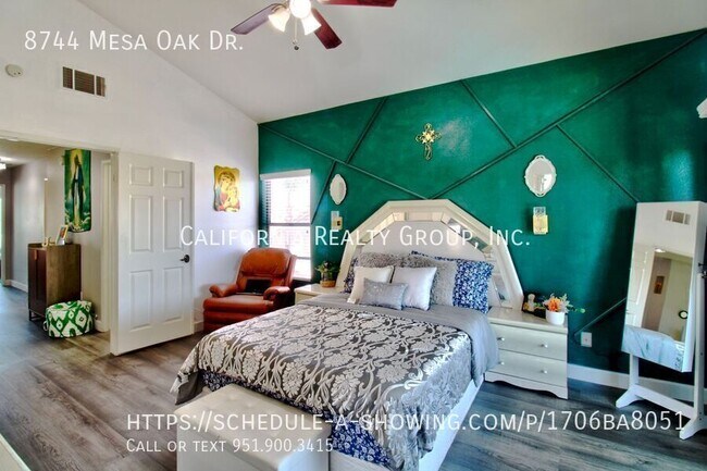 Building Photo - 8744 Mesa Oak Dr